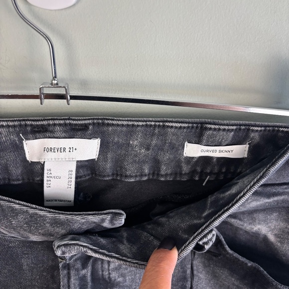 Forever 21+ Black Wash Curvy Skinny Jean NWT Size 20 - Picture 3 of 5